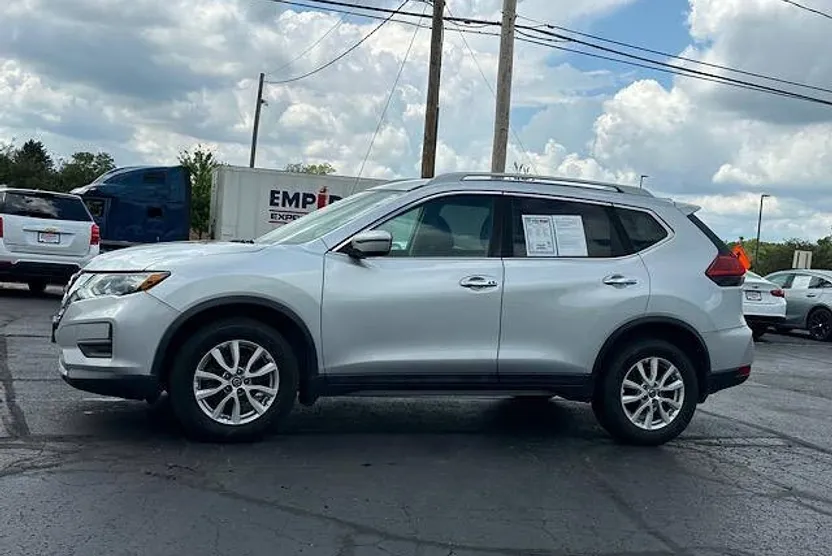 2017 Nissan Rogue AWD SV photo 1