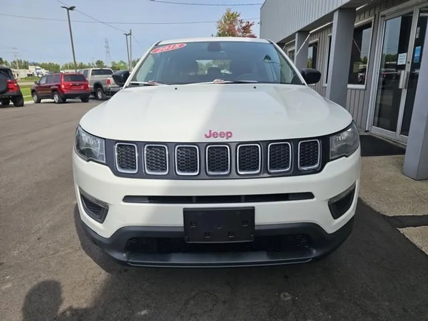 2018 Jeep Compass Sport photo 1