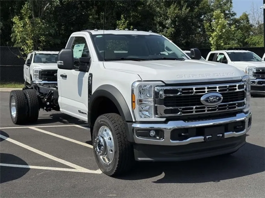 2025 Ford F-600 photo 1