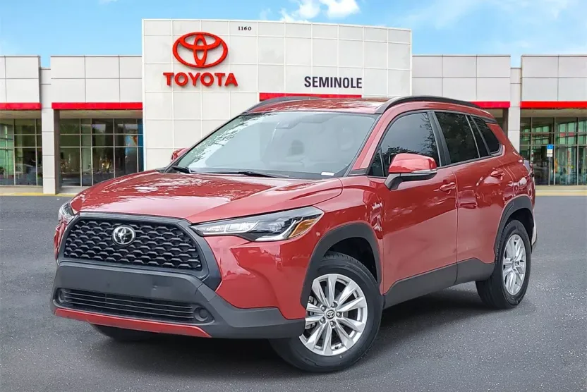 2022 Toyota Corolla Cross LE photo 1