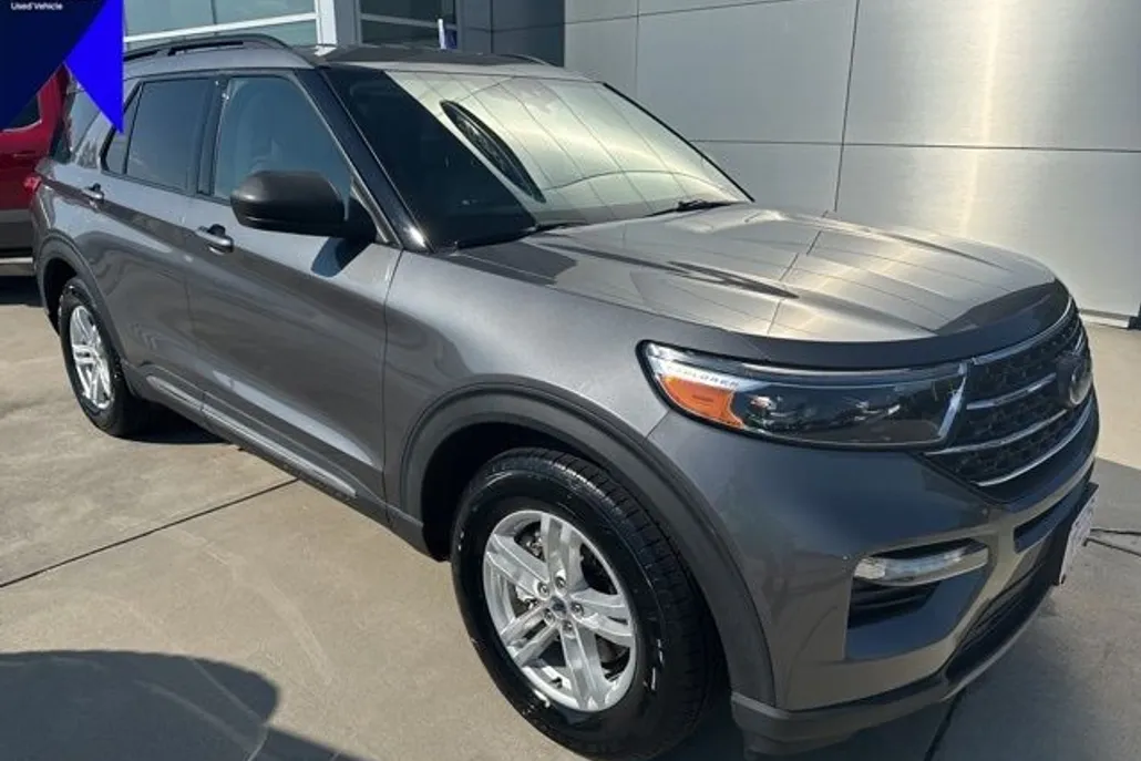 2022 Ford Explorer XLT photo 1