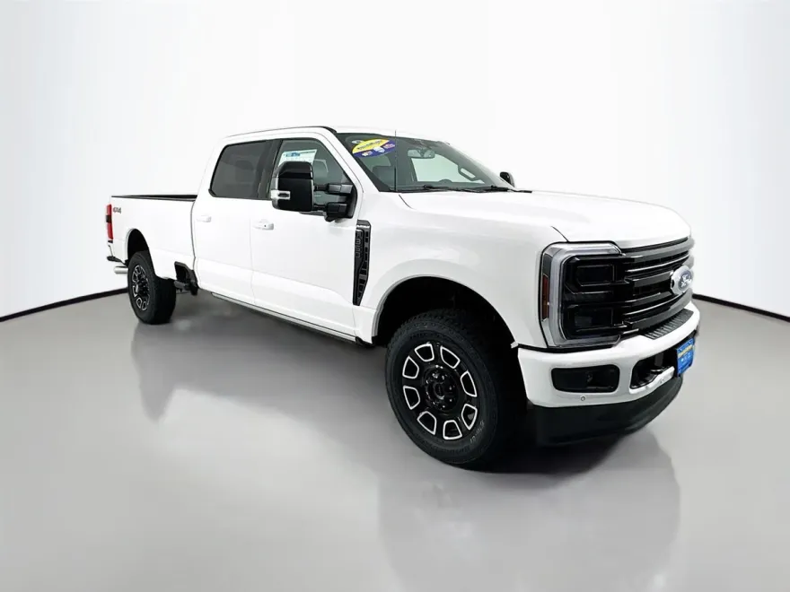 2025 Ford F-350 Platinum photo 1