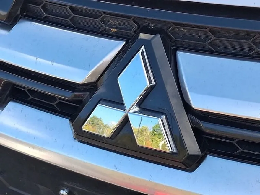 2024 Mitsubishi Outlander Sport SE photo 1