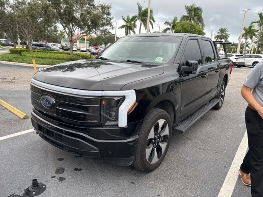 2023 Ford F-150 Lightning Platinum photo 1