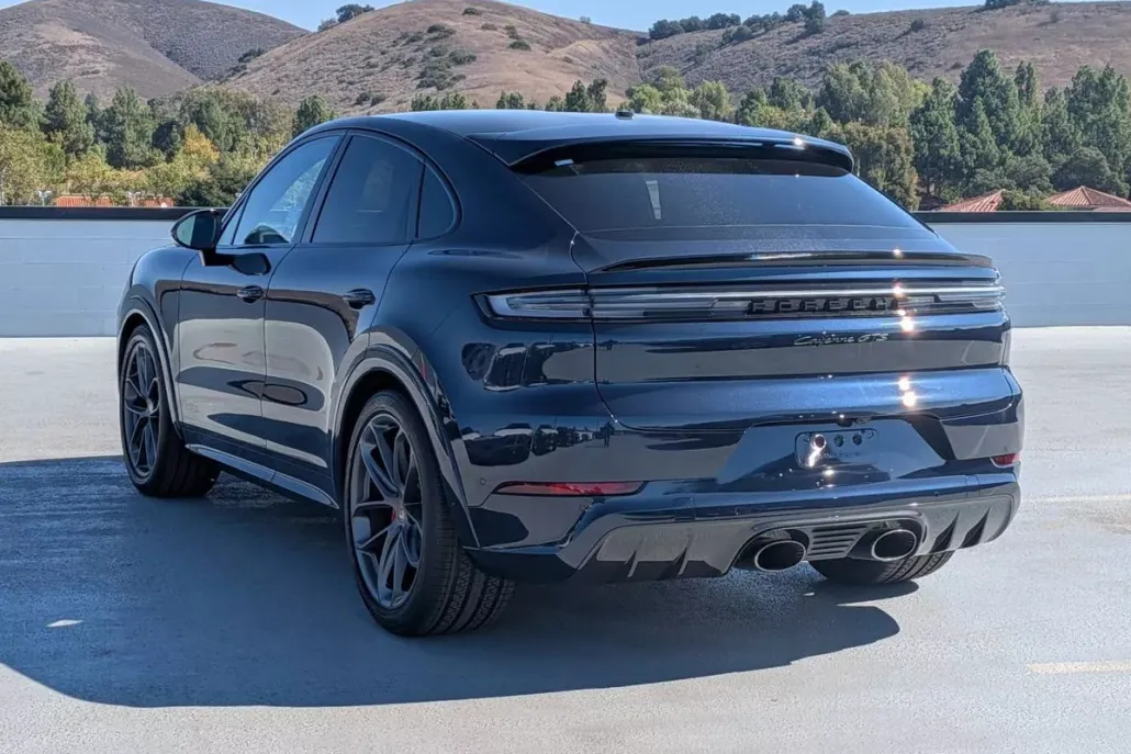 2025 Porsche Cayenne Coupe GTS photo 1