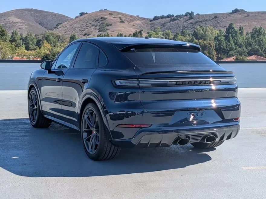 2025 Porsche Cayenne Coupe GTS photo 1