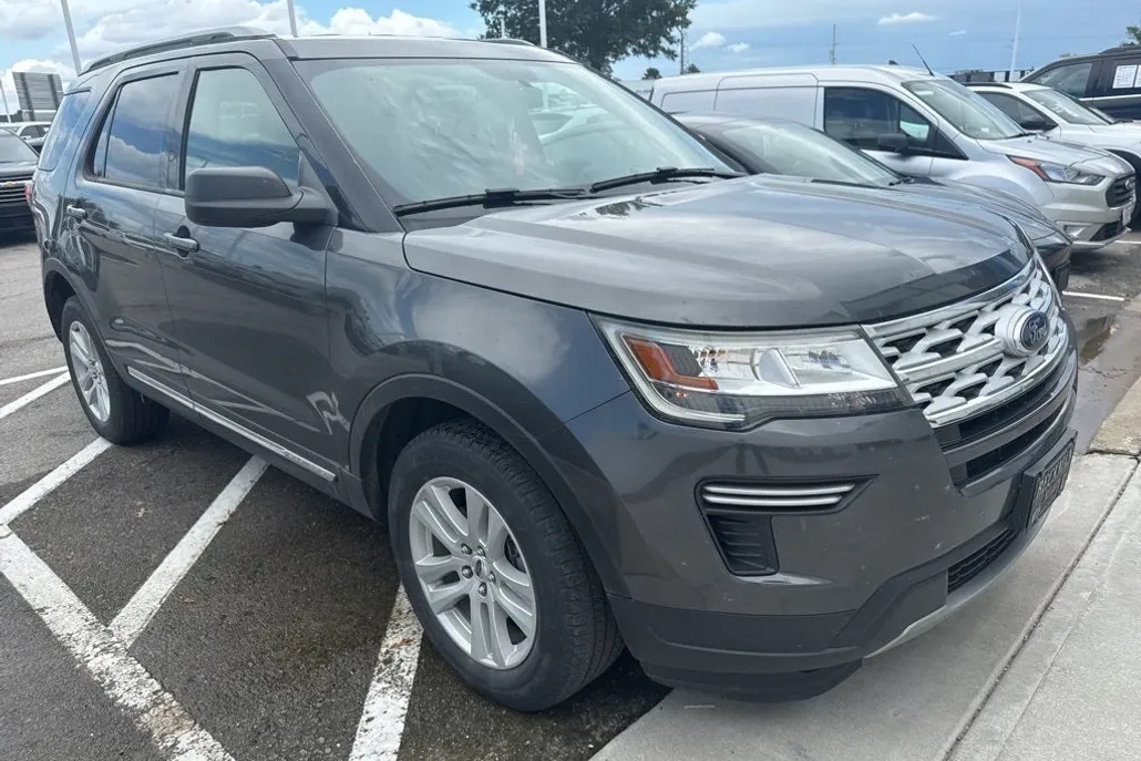 2019 Ford Explorer XLT photo 1