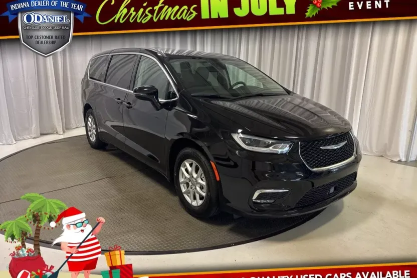 2024 Chrysler Pacifica Touring L photo 1