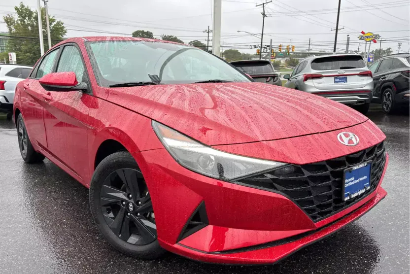 2023 Hyundai Elantra SEL photo 1