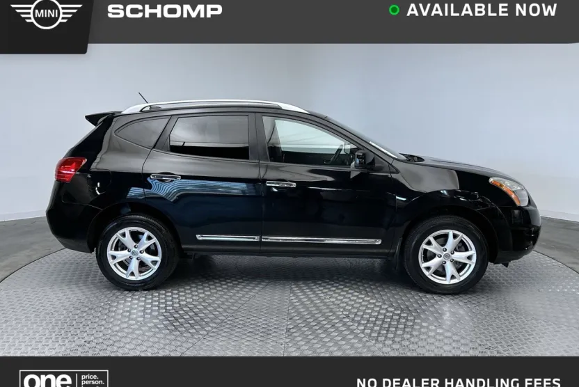 2011 Nissan Rogue SV photo 1