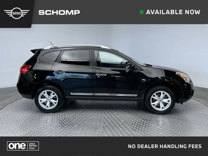 2011 Nissan Rogue SV photo 1