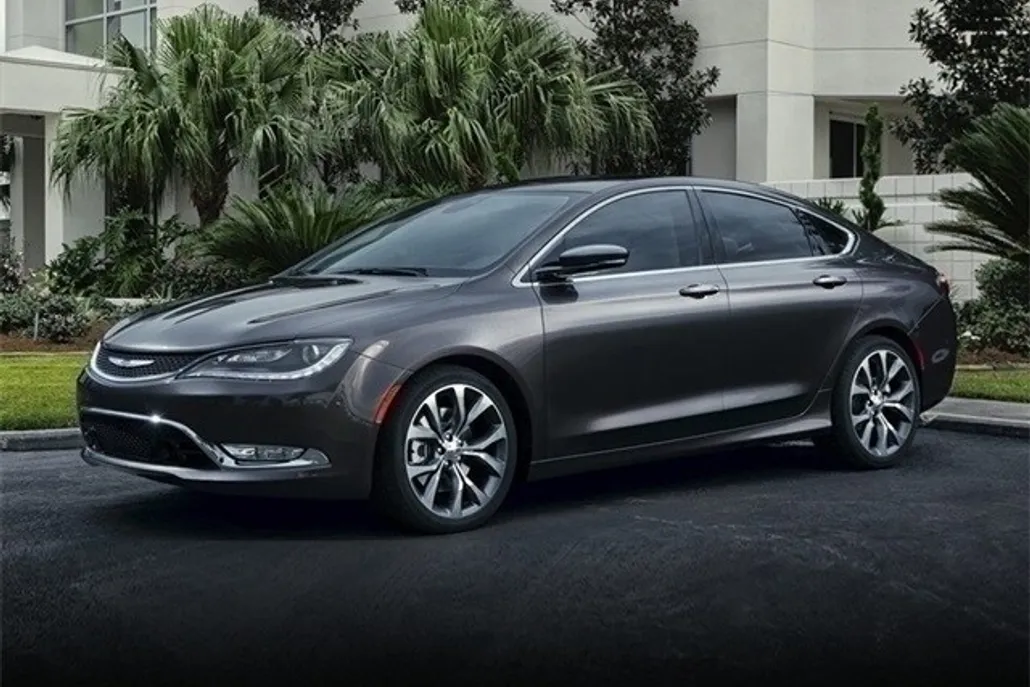 2015 Chrysler 200 C photo 1