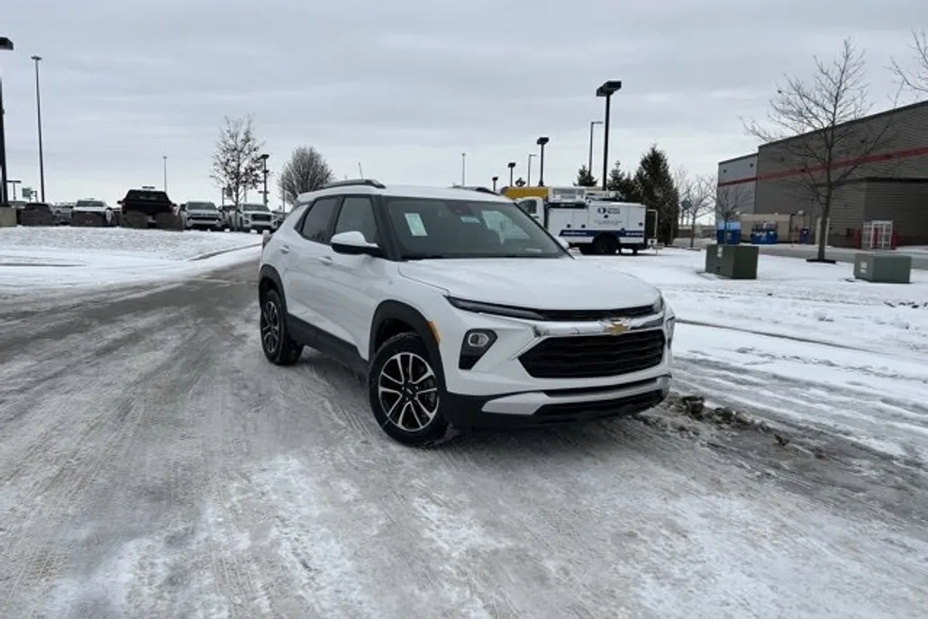 2025 Chevrolet Trailblazer LT photo 1