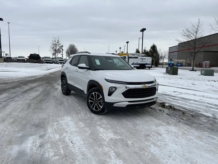 2025 Chevrolet Trailblazer LT photo 1
