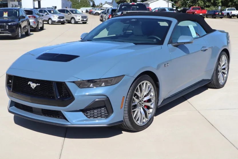 2025 Ford Mustang GT Premium Convertible photo 1