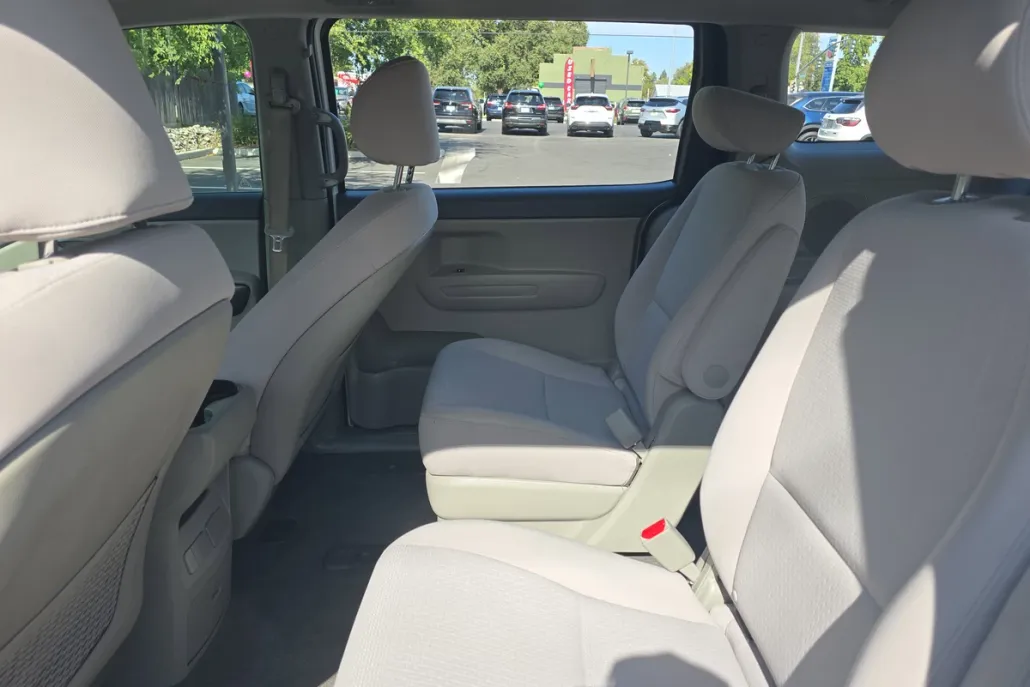 2018 Kia Sedona L photo 1