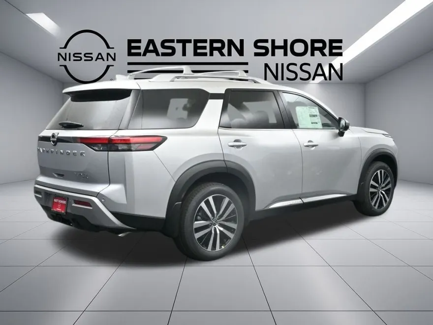2025 Nissan Pathfinder Platinum photo 1