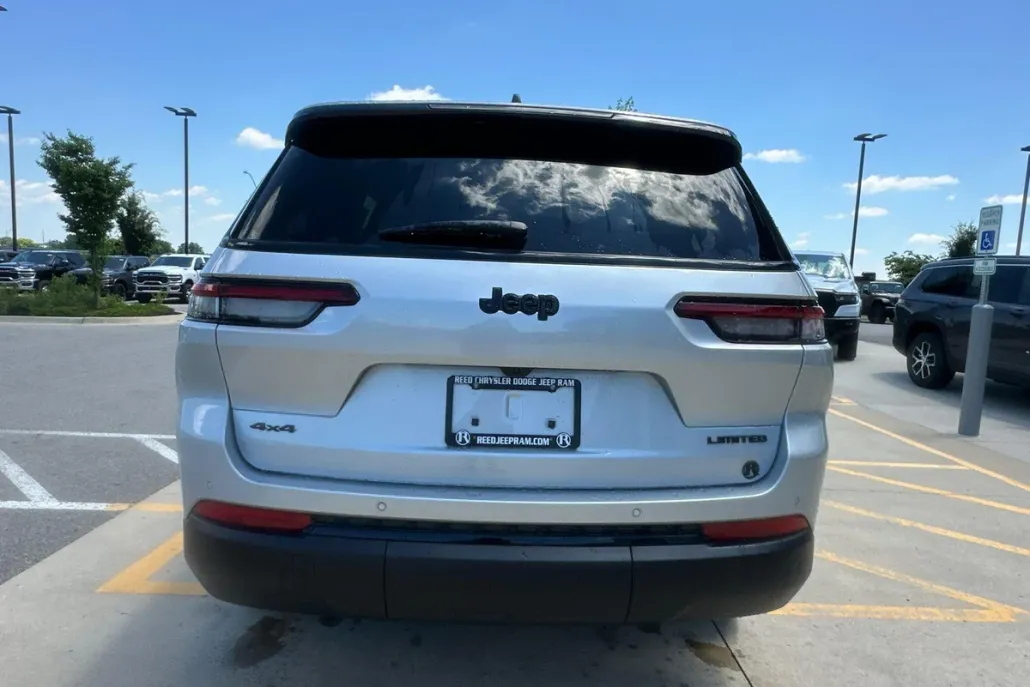 2025 Jeep Grand Cherokee Limited photo 1
