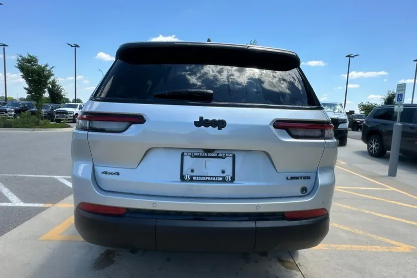 2025 Jeep Grand Cherokee Limited photo 1