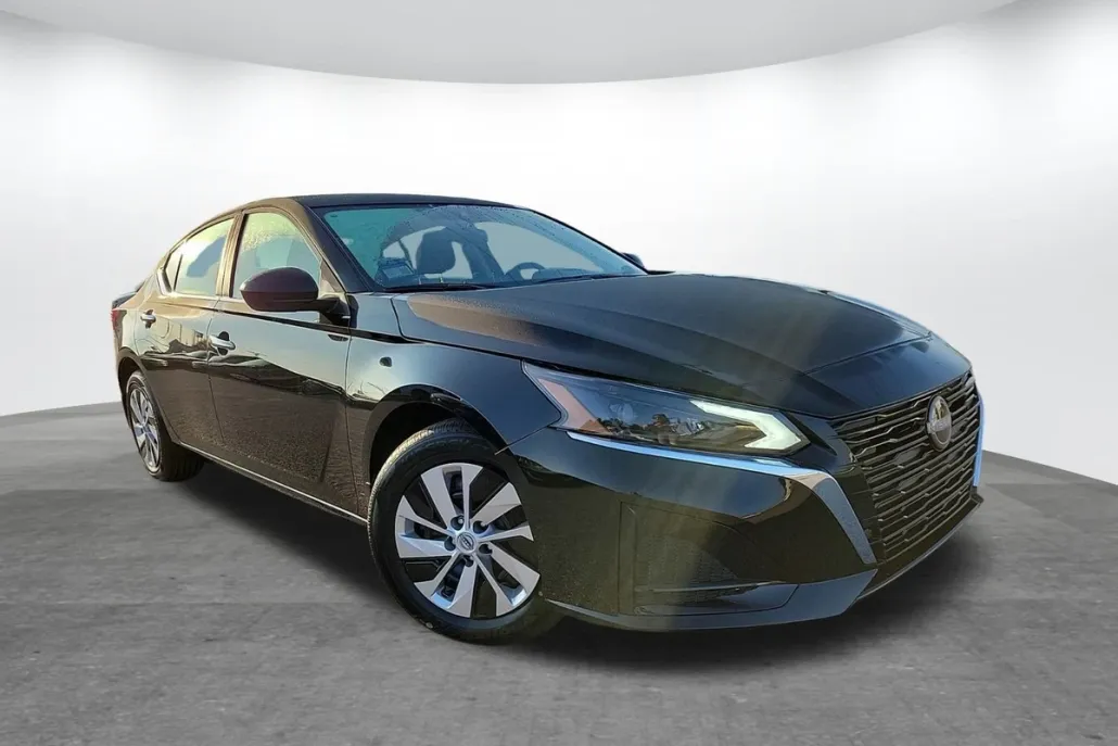 2025 Nissan Altima S photo 1