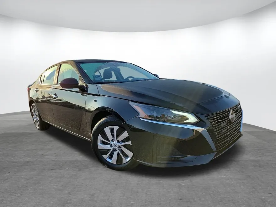 2025 Nissan Altima S photo 1