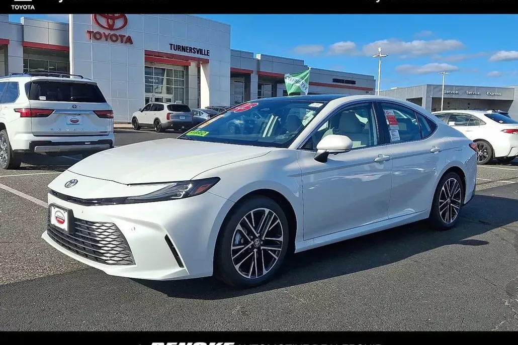 2025 Toyota Camry XLE photo 1
