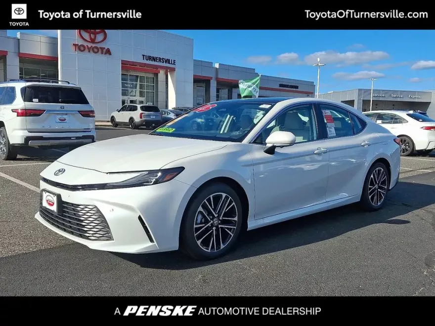 2025 Toyota Camry XLE photo 1