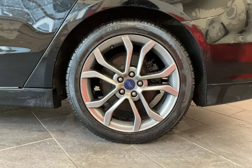 2017 Ford Fusion Hybrid SE photo 1