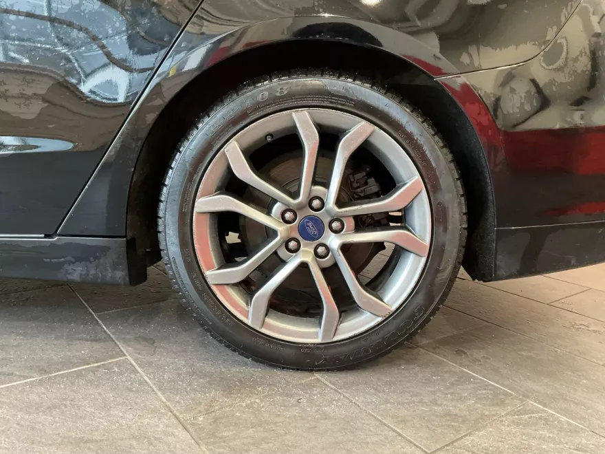 2017 Ford Fusion Hybrid SE photo 1
