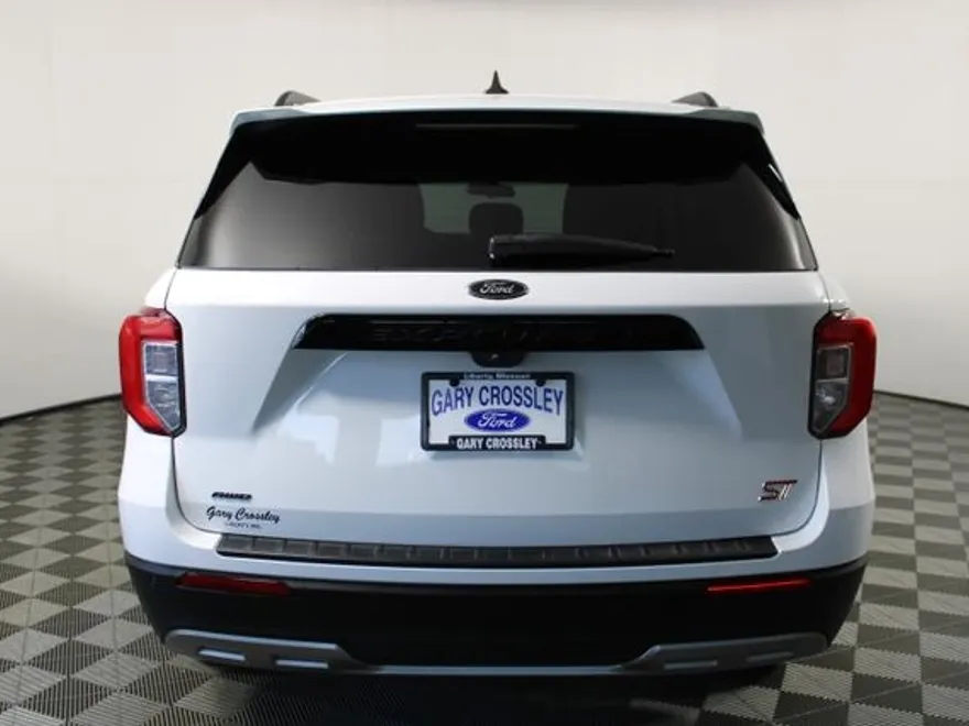 2023 Ford Explorer XLT photo 1