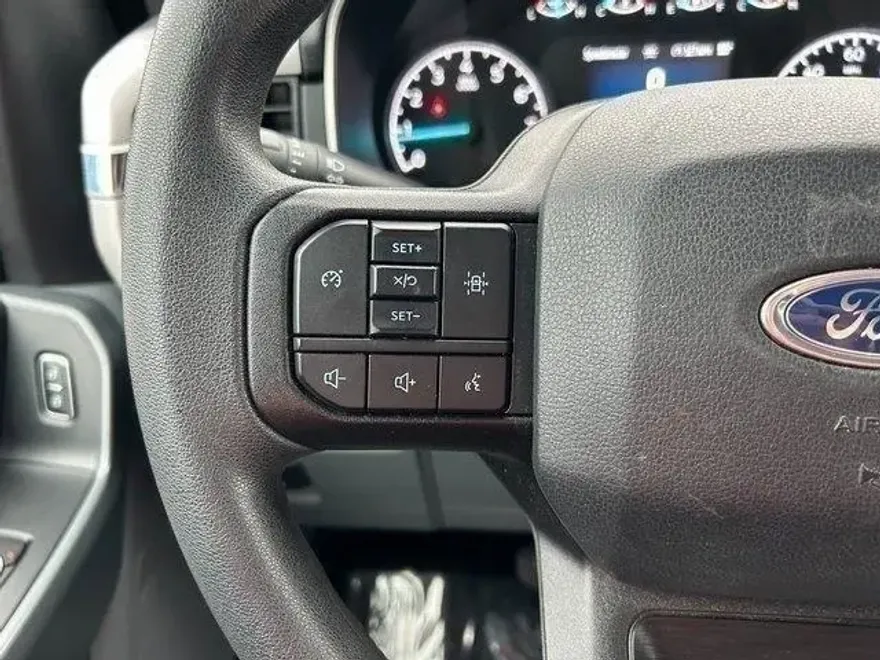 2023 Ford F-150 XLT photo 8
