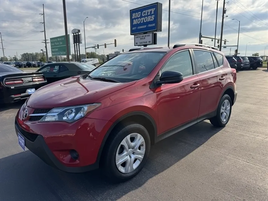 2015 Toyota RAV4 LE photo 1