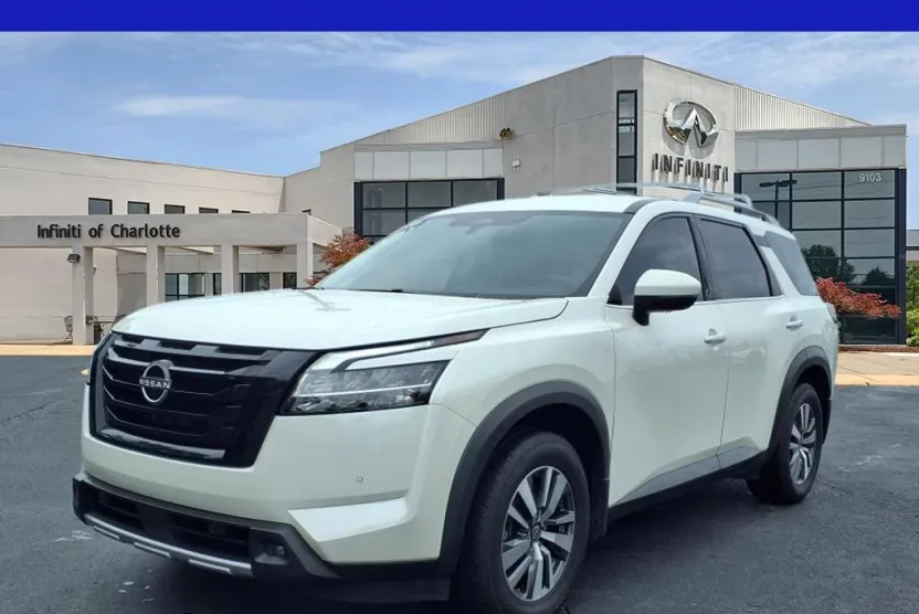 2023 Nissan Pathfinder SL photo 1