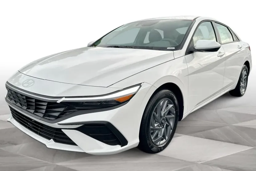 2025 Hyundai Elantra Blue SEL Sport photo 1