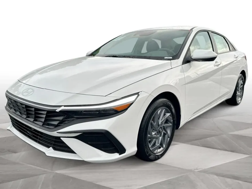 2025 Hyundai Elantra Blue SEL Sport photo 1