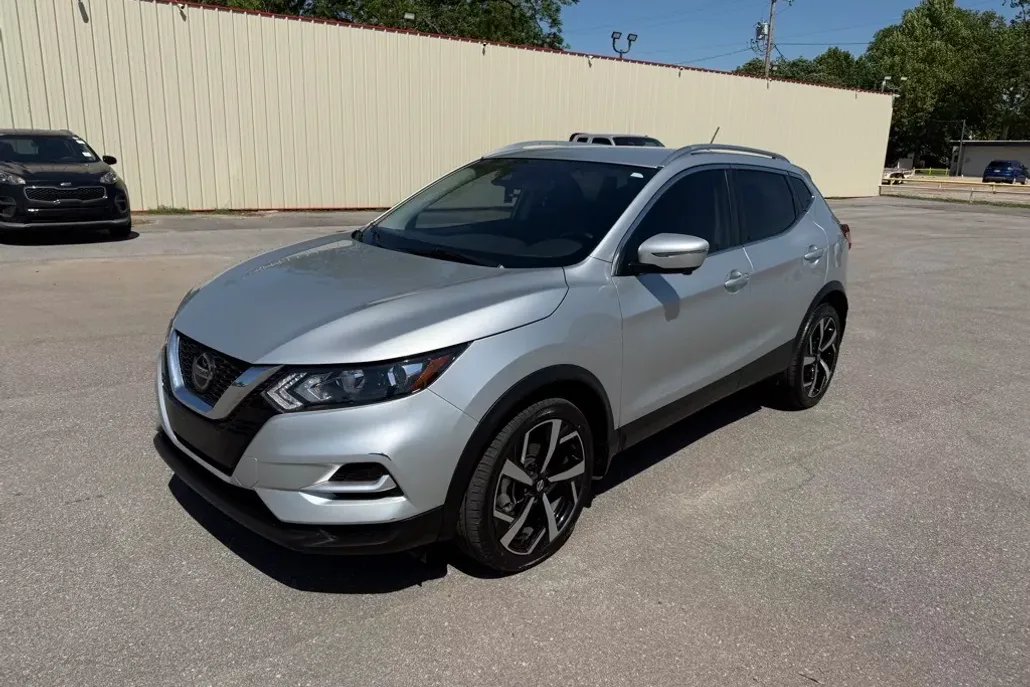 2022 Nissan Rogue Sport SL photo 1