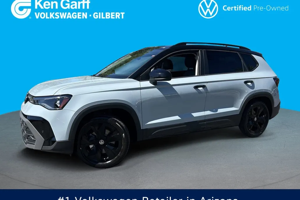 2025 Volkswagen Taos SE photo 1