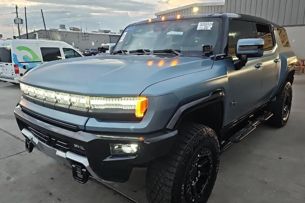 2024 Gmc Hummer EV SUV photo 1