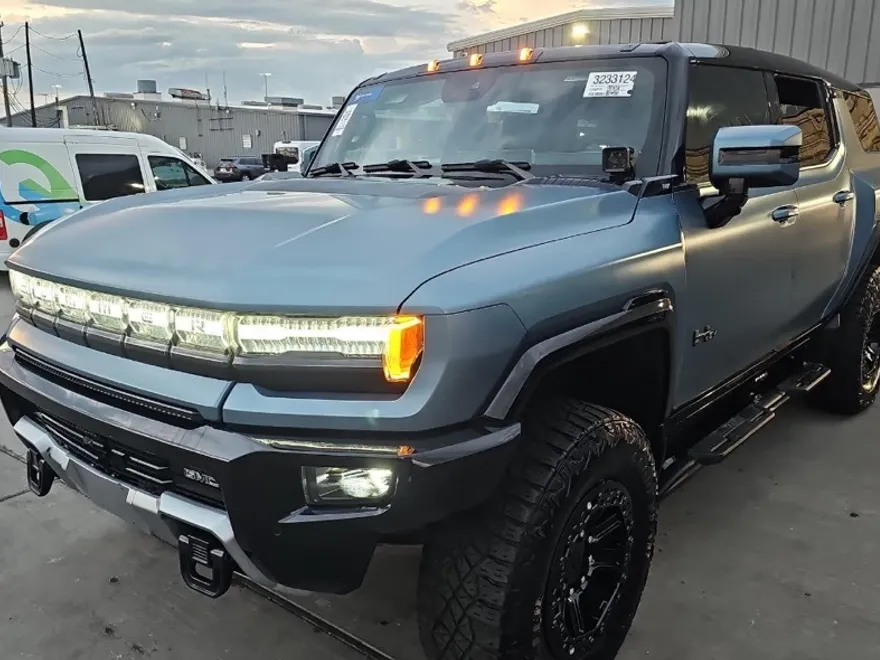 2024 Gmc Hummer EV SUV photo 1