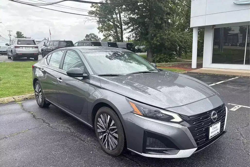 2024 Nissan Altima 2.5 SV photo 1