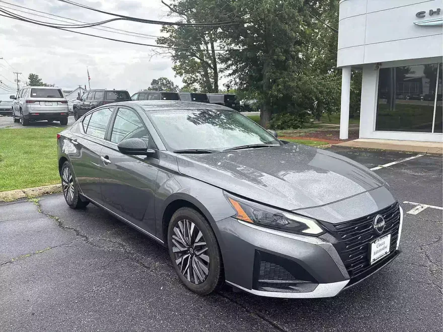 2024 Nissan Altima 2.5 SV photo 1