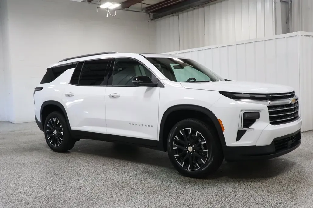 2026 Chevrolet Traverse photo 1