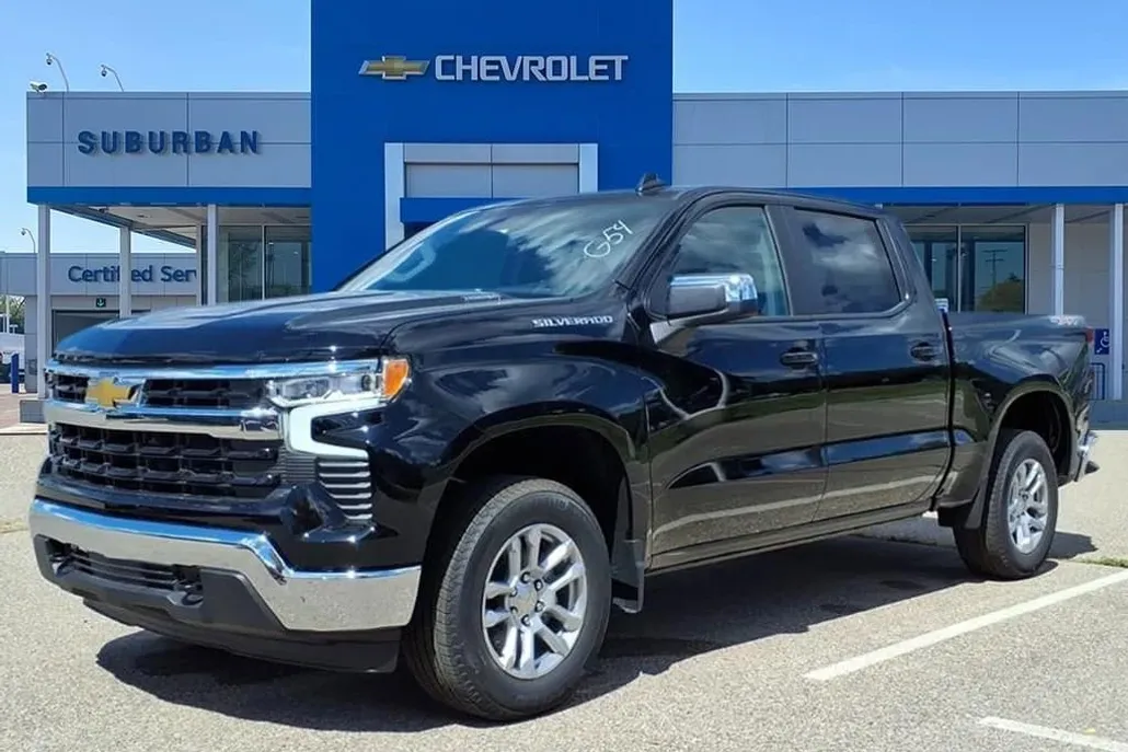 2026 Chevrolet Silverado 1500 LT photo 1