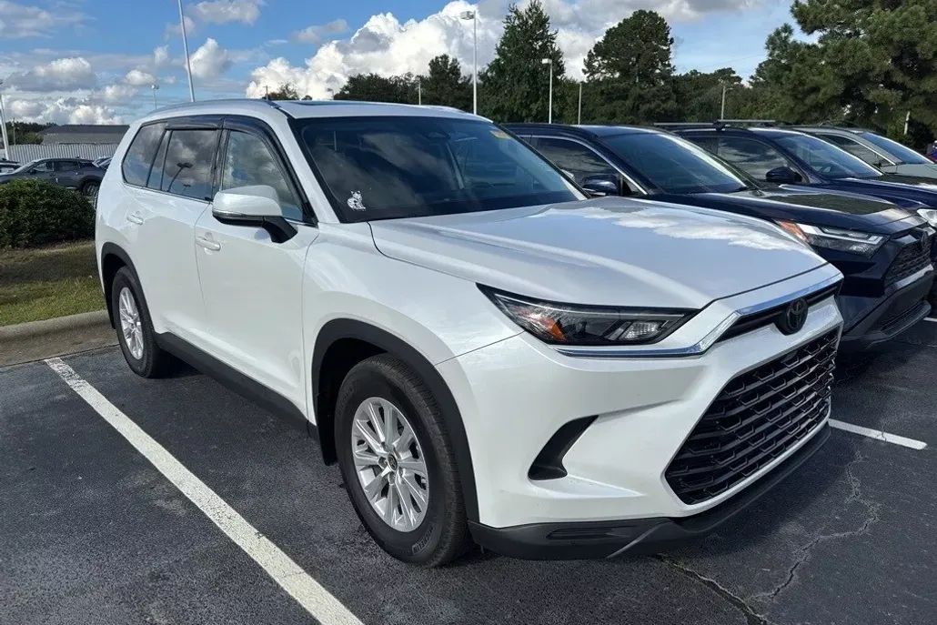 2024 Toyota Grand Highlander XLE photo 1