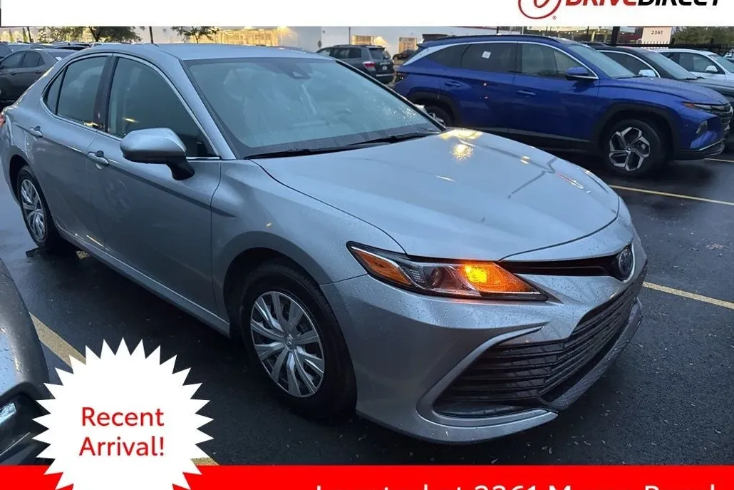 2024 Toyota Camry Hybrid LE photo 1