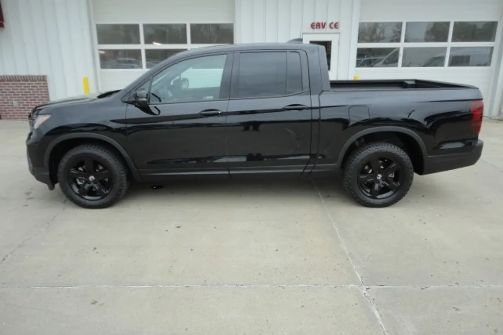 2023 Honda Ridgeline Black Edition photo 1
