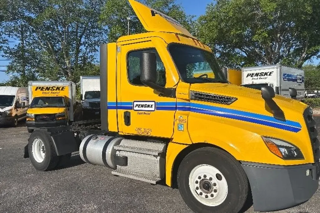 2022 Freightliner Cascadia 126" Day cab photo 1