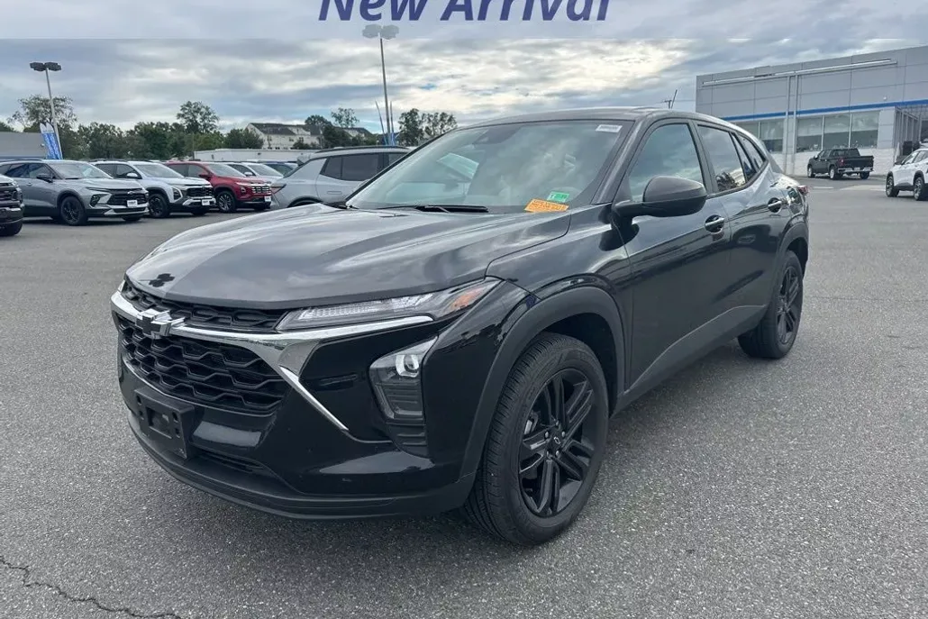 2024 Chevrolet Trax LS photo 1