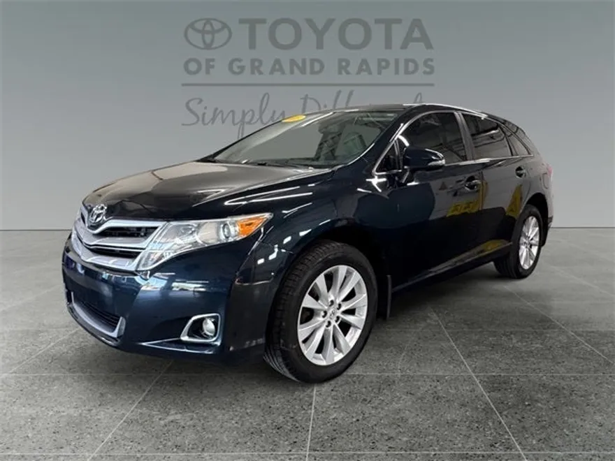 2015 Toyota Venza LE photo 1