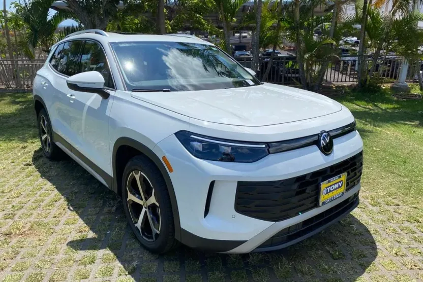 2025 Volkswagen Tiguan SE photo 1